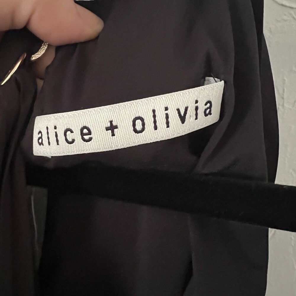 Alice + Olivia Alycia Black Pleated Chain Neck Halter Top Gold Chain Fits Like S - Picture 2 of 11